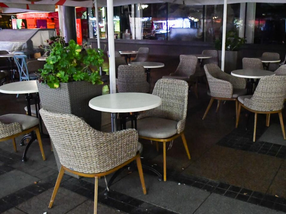 Za vikend u Nišu napisano 14 kazni zbog kršenja mera, jedna osoba uhvaćena na 2 žurke iste večeri 4 1280x0 Zabrana rada kaficima baste centar Nis petak oktobar 2020 foto Juzne vesti Vanja Keser6 1