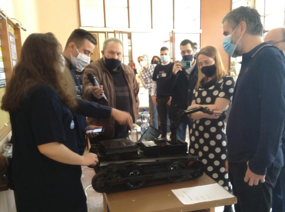 Niški srednjoškolci najbolji u državi na takmičenju u robotici 7 robot ava foto veljko aleksic