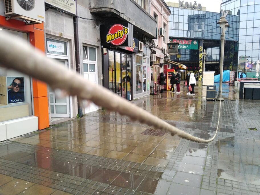 Uklonjen kabl koji je visio između 2 bandere kod Kalče 19 159322992 1441081442892344 2499656462352366334 n