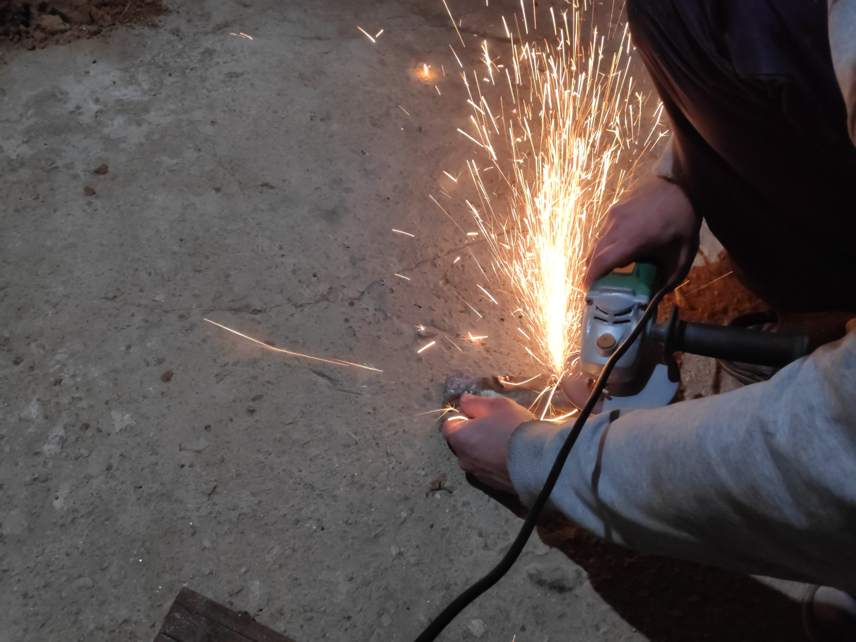 brusilica varnice metalurgija brusiti metal foto Nikola Mitic