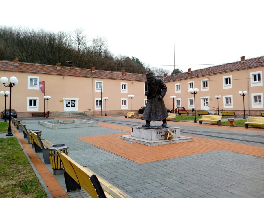 Zgrada Opstine Gadzin Han 2