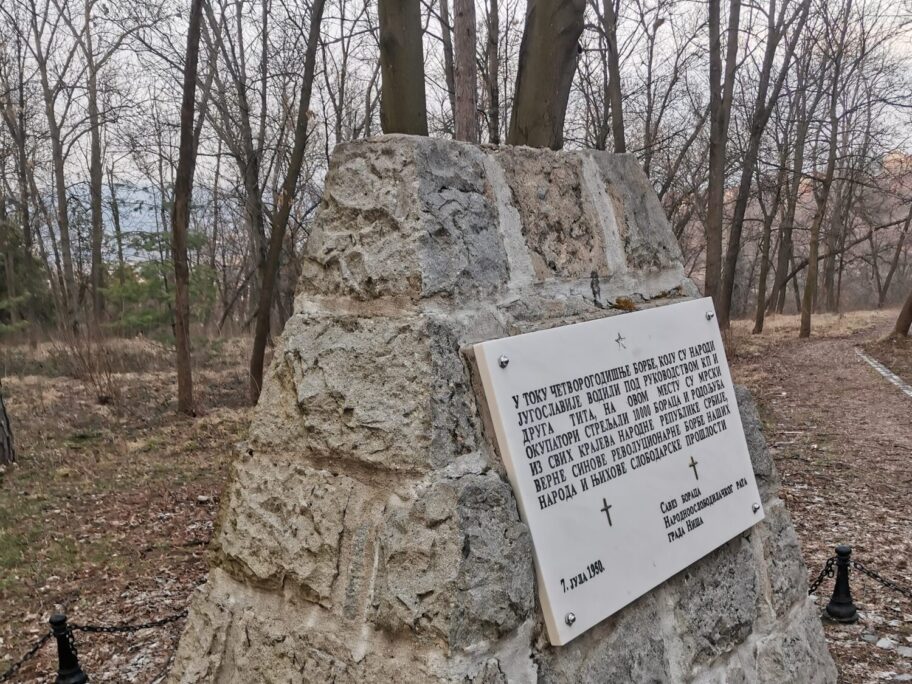 Foto-vest: Oštećen spomenik koji seća na streljane rodoljube na Bubnju 19 IMG 20210319 171108 scaled