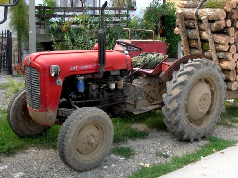 Prokupčani ukrali traktor iz dvorišta, pa ga prodali 3 drva