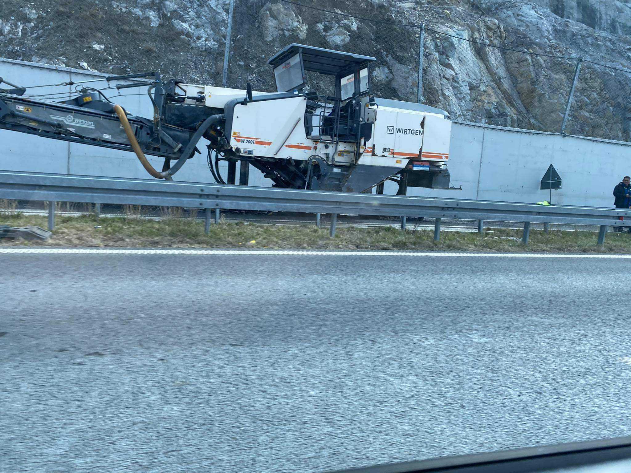 Zbog radova kroz Grdeličku klisuru samo jednom trakom, zatvorena petlja "Predejane" u smeru ka Nišu 1 received 933648750716587