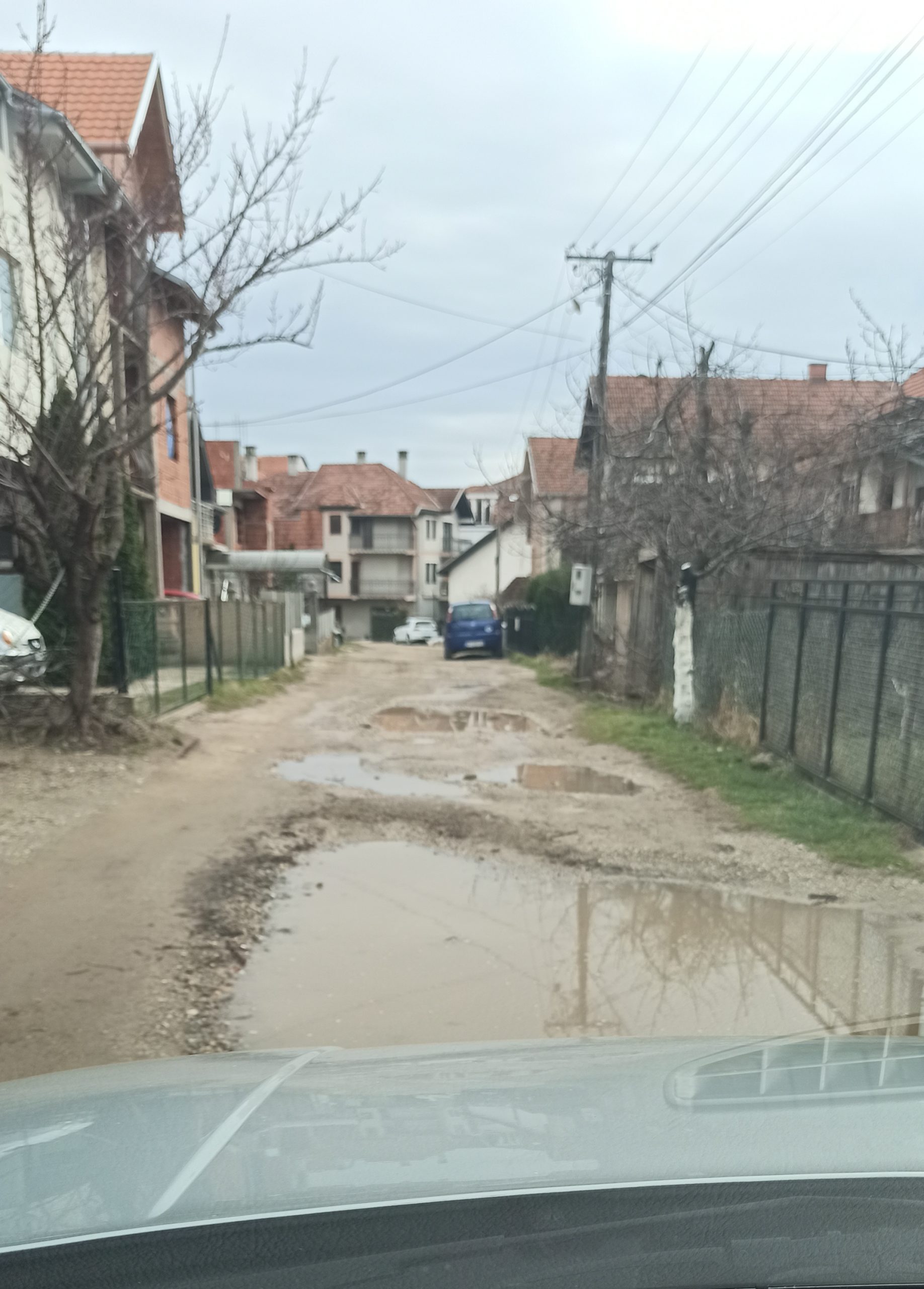 neasfaltirana ulica foto citalac