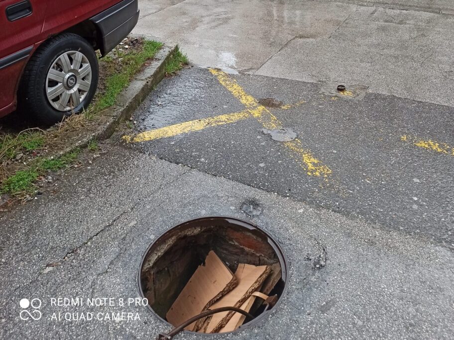 Šahta iza Lutkarskog pozorišta u Nišu nekoliko dana bila otvorena, poklopac stigao u ponedeljak 18 IMG 20210321 163622nnn scaled