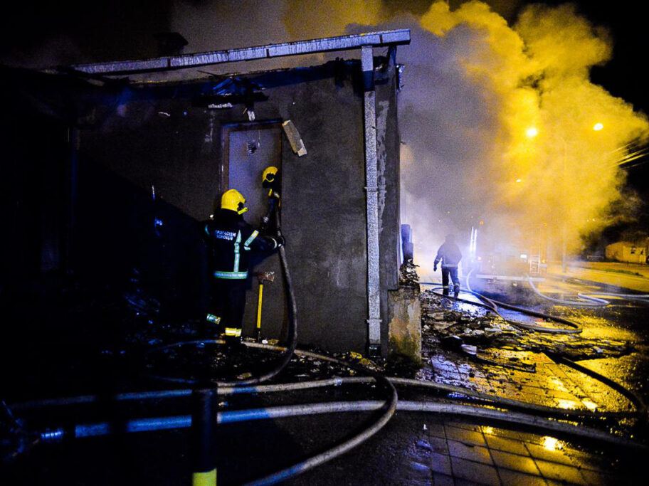 Ponuđena pomoć Grada podelila porodice koje su ostale bez domova 4 pozar barake