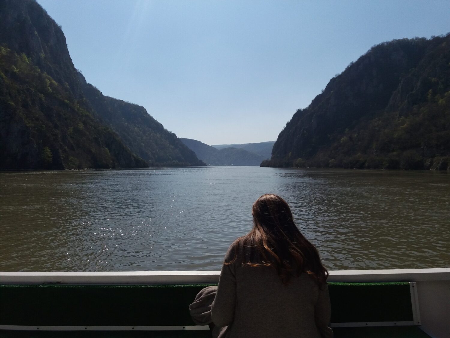 Devojka na brodu slika iz PR teksta foto Ivan Morarević