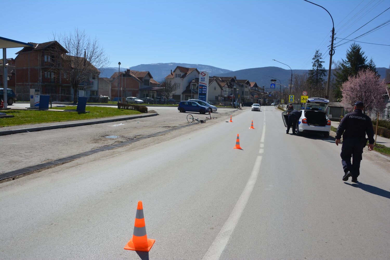 Kolima udarila biciklistu u Svrljigu i pobegla, zaustavljena na ulazu u Knjaževac 1 DSC 0825 scaled