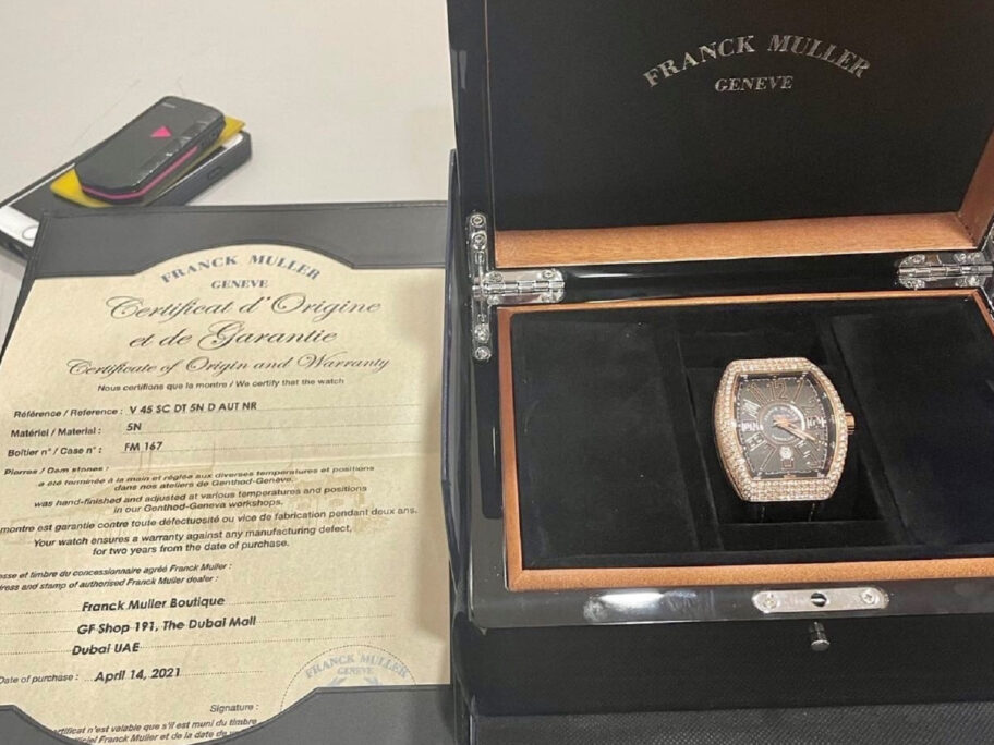 Skupoceni sat zadrzan na aerodromu