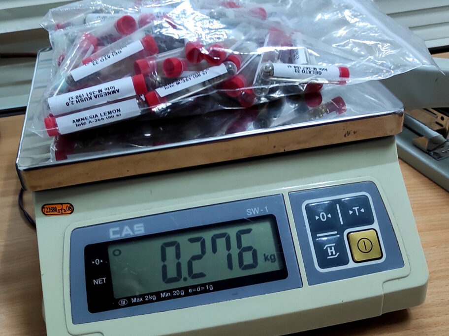 Marihuana i viski zaplenjeni na Gradini 7 ampula sa semenom marihuane foto uprava carina