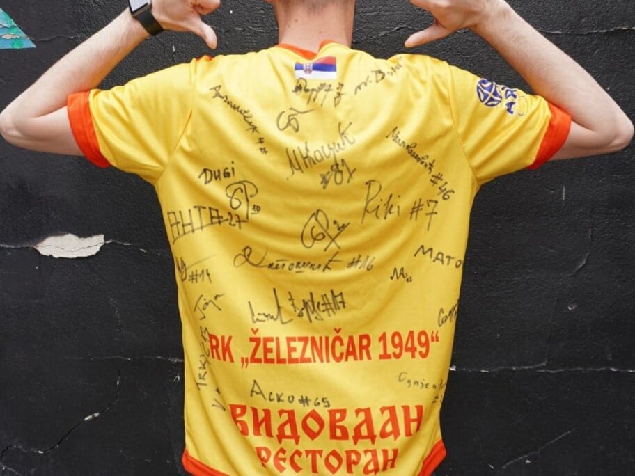 Potpisani dres RK Železničar na licitaciji Lokalne fondacije Niš 6 176880550 322776442600436 2774621204496606702 n