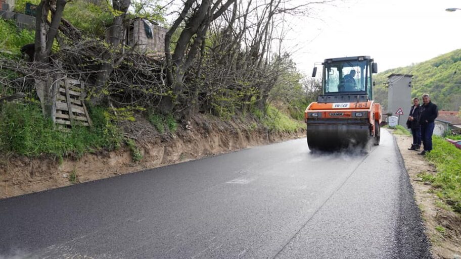 Sređuje se deo puta od Vele Polja do Gornje Toponice 15 PUTT