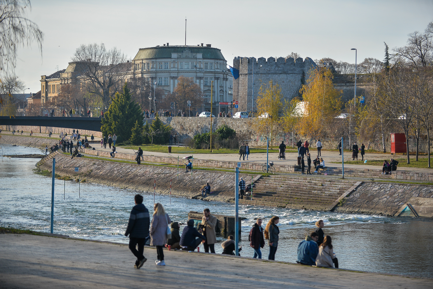 Mladić trotinetom oborio dete na niškom keju 1 VAK 1989