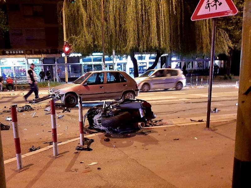 Povređena jedna osoba u sudaru dva automobila i motocikla u Prokuplju 14 1