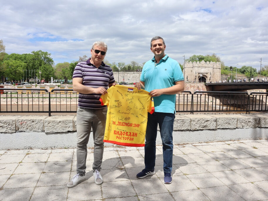 Prodat dres Zelje na licitaciji