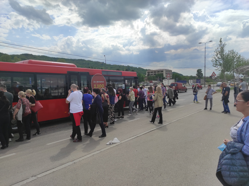 Iz niške Direkcije za prevoz nakon primedbi građana na gužve najavljuju više jutarnjih polazaka 1 guzve stajalista2 foto tr