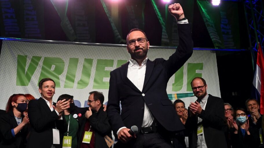 118734382 7b4b2c1b 4001 4fd8 87a3 95d820a145da