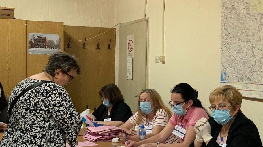 118740915 zeneglasanje