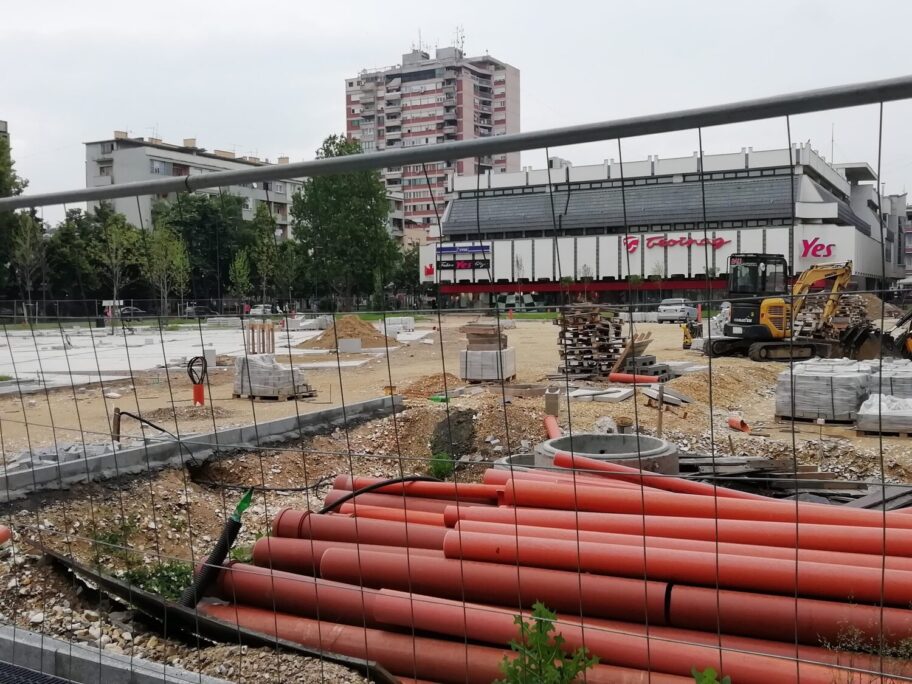 Na leskovačkom Trgu nema radnika, do sada završena tek trećina radova 7 IMG 20210607 102544 scaled