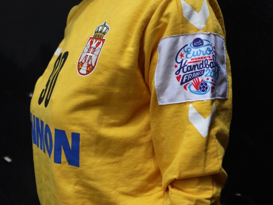 Dres rukometašice Marije Čolić na licitaciji Lokalne fondacije Niš 3 Dres Marije Colic foto 1