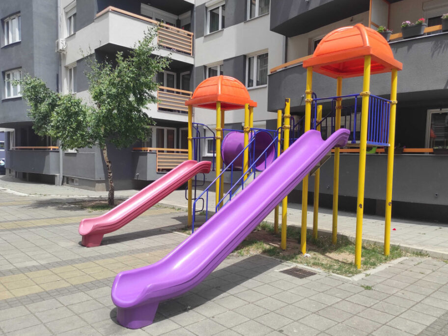 Inspekcija 10 godina nakon postavljanja tobogana plaćenih 600 hiljada dinara naložila uklanjanje 20 mobilijar foto tt