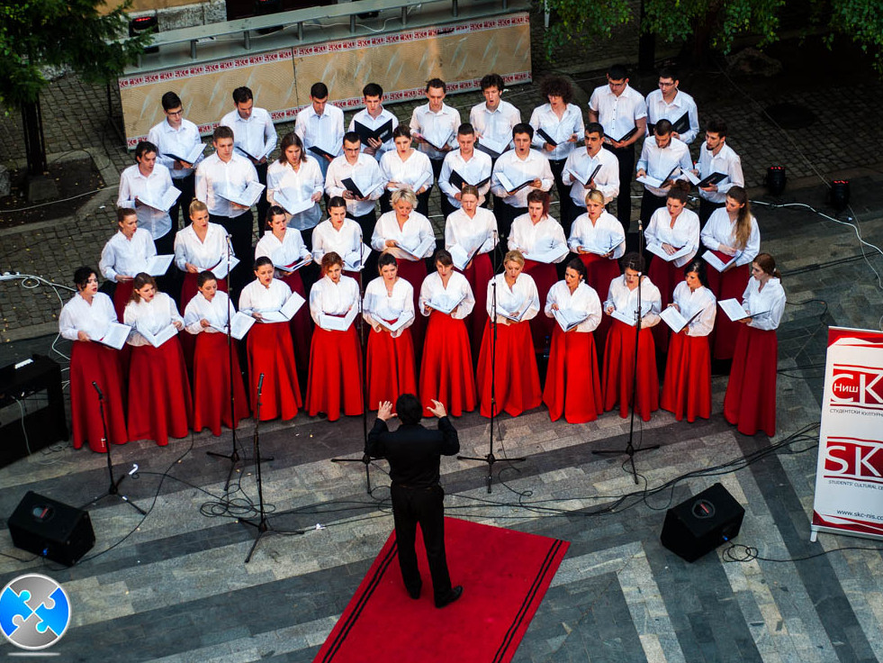 Koncert hora SKC-a u dvorištu niškog Univerziteta 1 skc hor foto skc