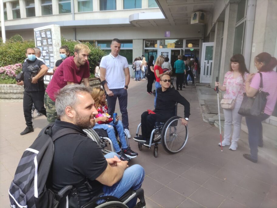 Kako da kretanje u Nišu bude dostupno svima - preporuke nadležnima od udruženja osoba sa invaliditetom 5 SLIKA 1 invalidi