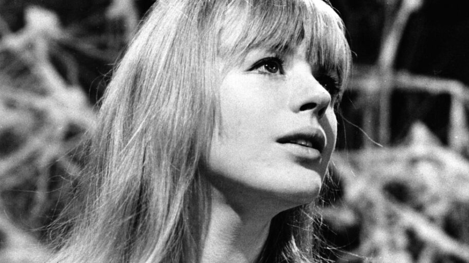 Merijen Fejtful, poezija i rokenrol: Ona hoda u lepoti 10 118776032 hi006970969 1