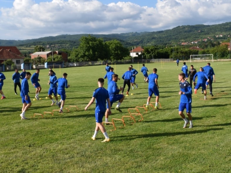 Fudbaleri Radnika sa novim trenerom započeli pripreme za novu sezonu 2 193017563 790121541664422 1534985627494824713 n