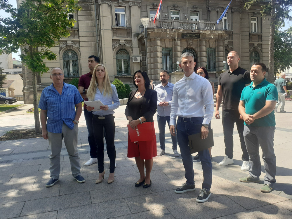 opozicija-trg-foto-tr