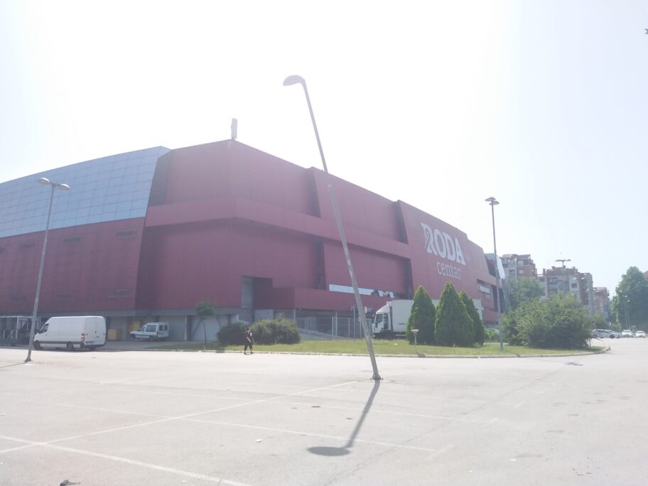 Foto-vest: Iskošena bandera kod “Rode” u Nišu 6 bandera kod rode 1