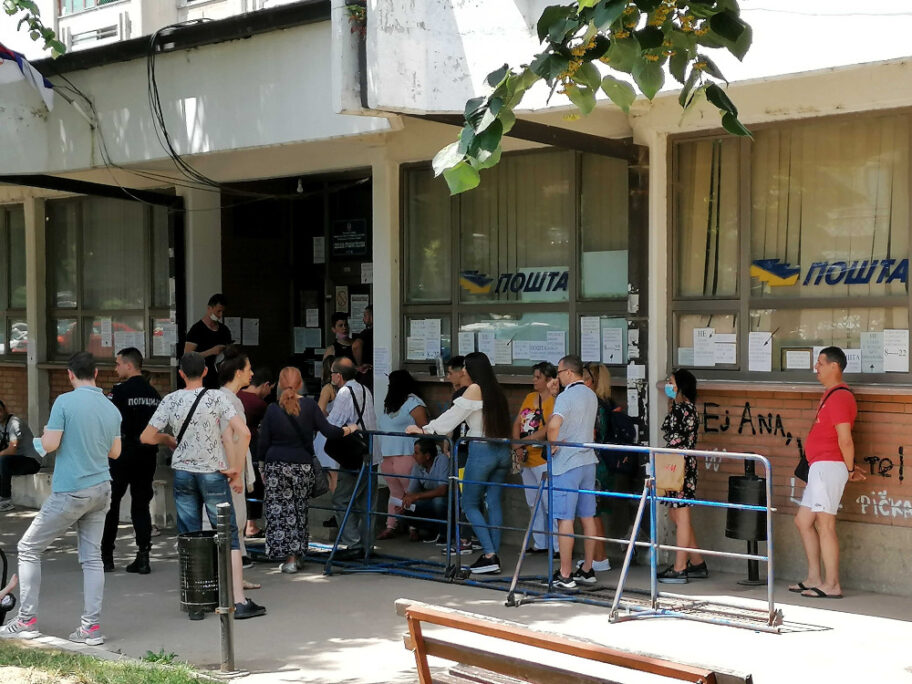 Povećan broj zahteva za izdavanje ličnih dokumenata u Nišu i Vranju, u redu se nekad čeka i više od sata 8 red pasos foto uk