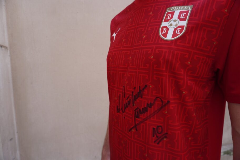 Dres sa potpisom Piksija foto 1