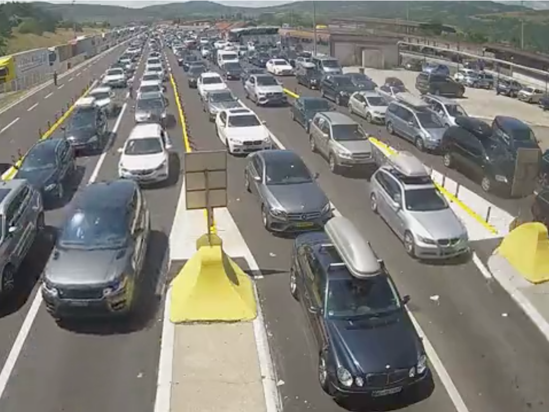 10 km duga kolona ispred Gradine - čeka se i duže od 4 sata 1 guzva foto printskrin