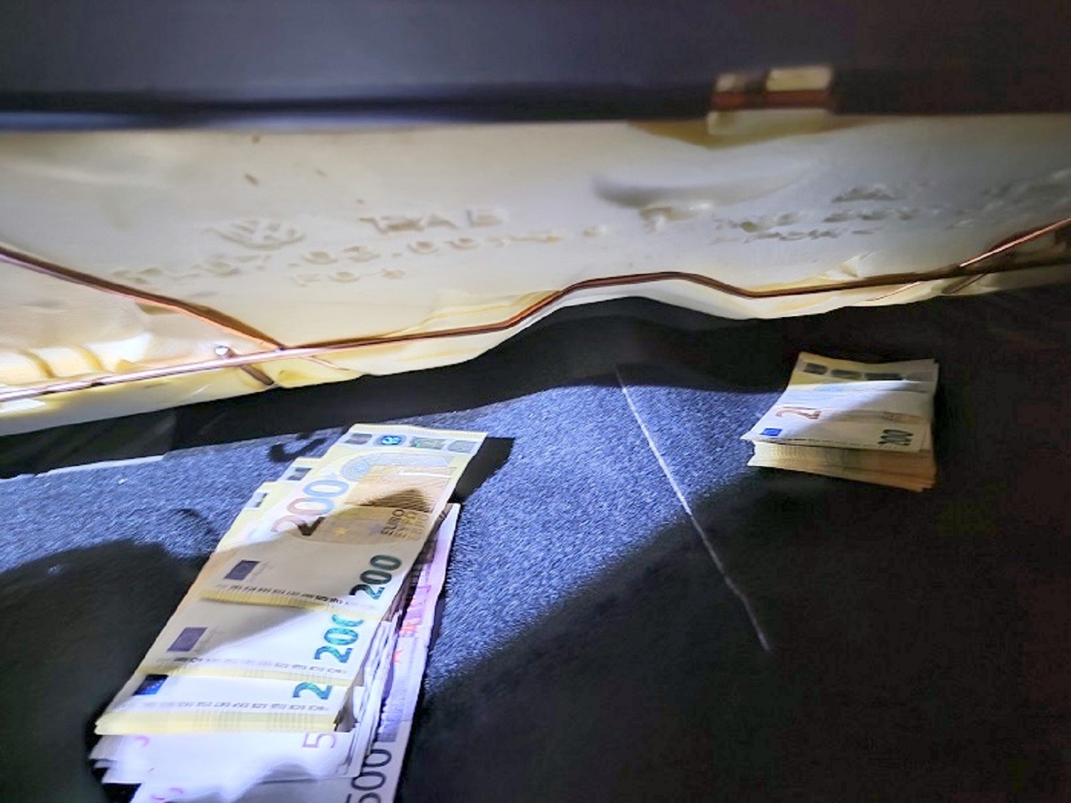 novac sakriven ispod sedista na Gradini 09 07 2021