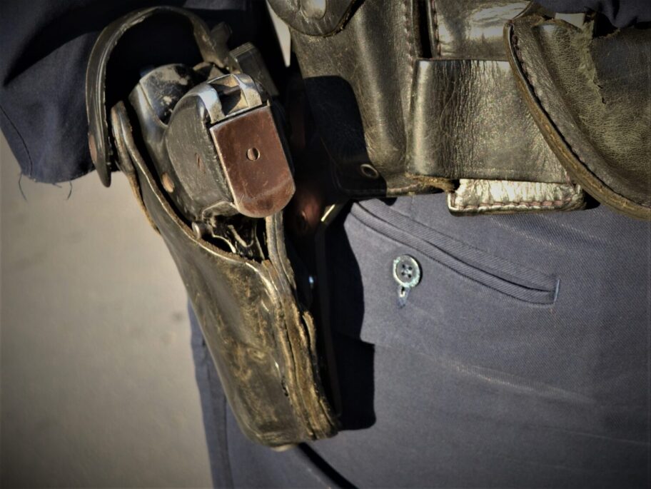 Niška policija odgovorila opoziciji da ne zna kako je nestalo oružje iz stanice u Panteleju 14 Pistolj KOSTA scaled