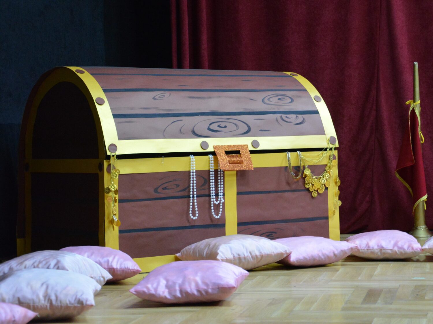 kovceg blago KOSTA scaled