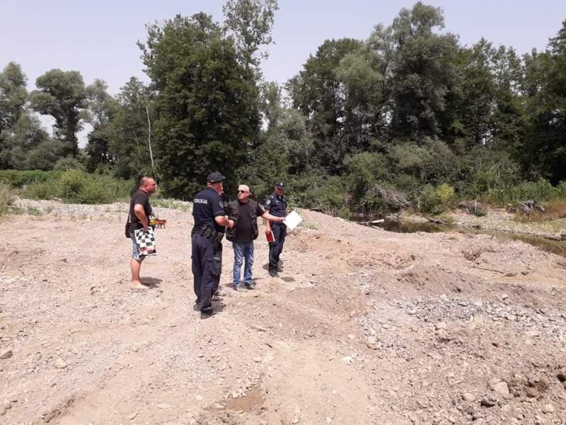 ribočuvari i policija