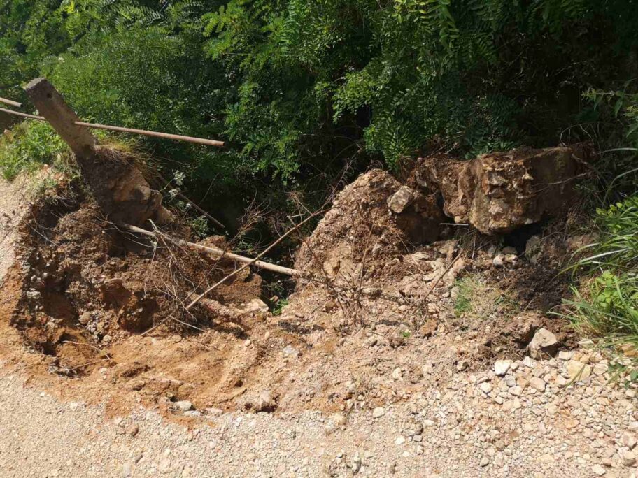 Zaplanjsko selo Veliki Vrtop odsečeno od sveta - voda odnela most 17 vrtop 2