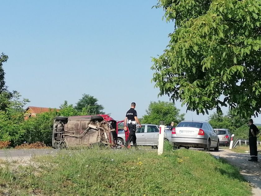 U sudaru na banjskom putu povređeni putnici "juga" 11 SAOBRACAJKA