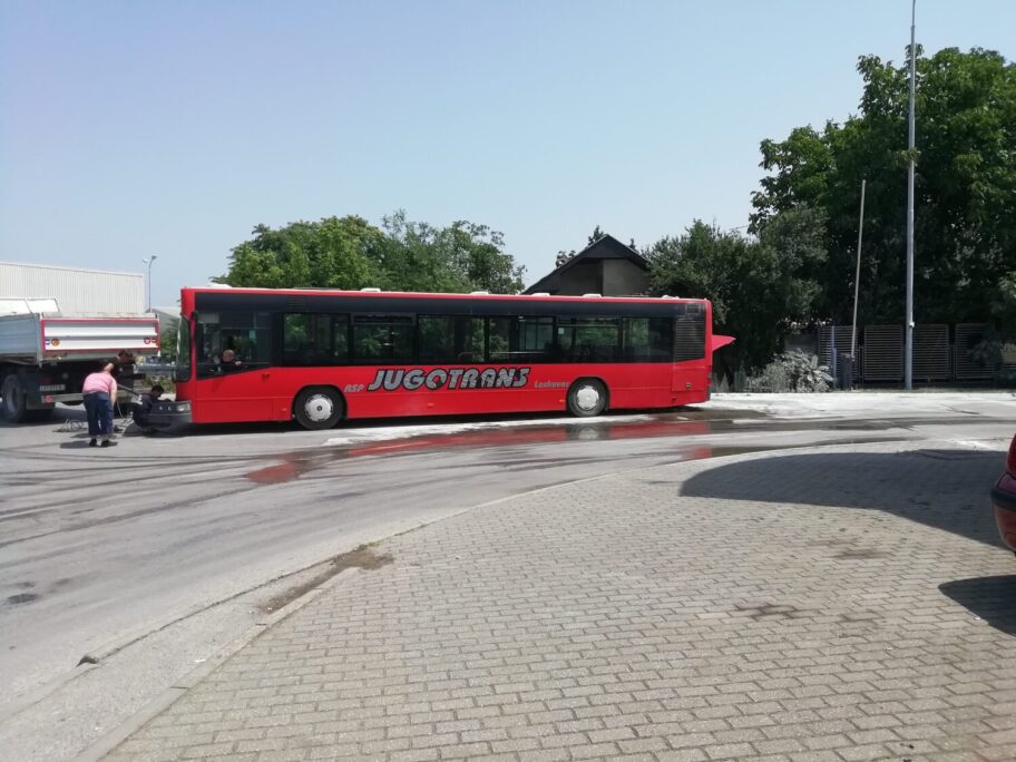 Zapalio se autobus ispred Autobuske stanice u Leskovcu, u trenutku požara nije bilo putnika 3 IMG 20210727 125630 scaled