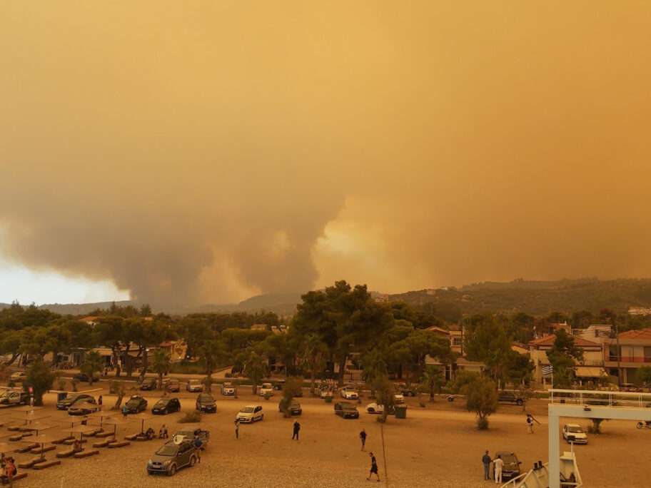 Turisti iz Srbije evakuisani, na grčkom ostrvu zahvaćenom požarom sada su srpski vatrogasci i lekari 15 Pogled sa trajekta 1