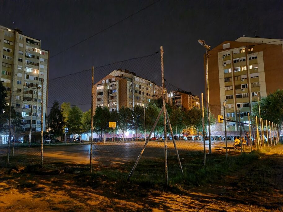 Novi reflektori na igralištu na Bulevaru Nemanjića svetleli samo tri dana 17 sportski teren bulevar nemanjica 2 foto m g