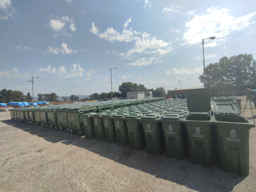 Niš od Ministarstva dobio 120 kontejnera i 131 kantu za smeće 1 kante foto mmk