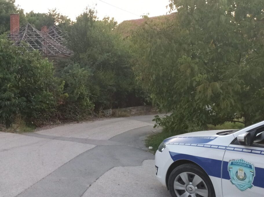 Pronađen leš nepoznatog muškarca u kući u leskovačkom naselju Hisar 17 policija leskovac foto Dj Dj scaled