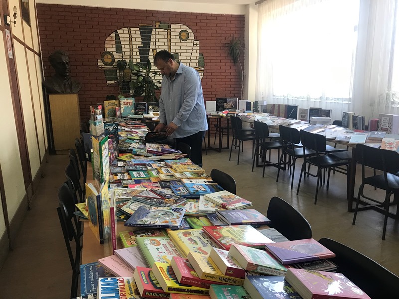 Ognjanović sa knjigama