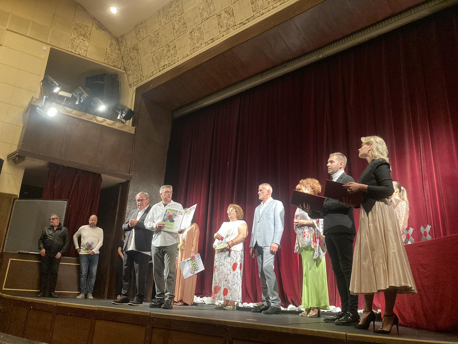 teatar na raskršću