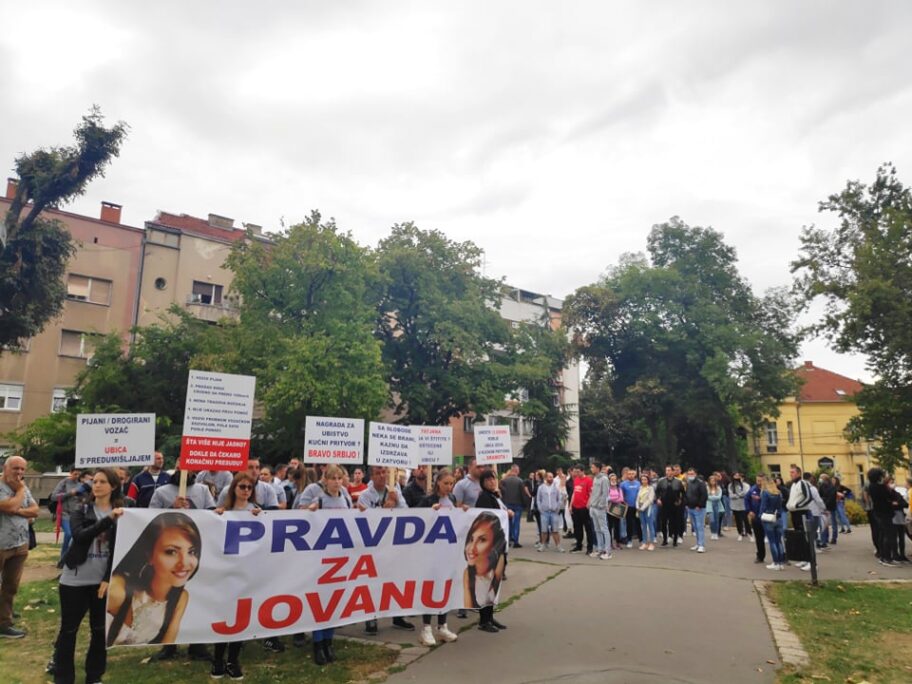 Protest ispred niškog Suda: Porodica nastradale devojke kod Bulevarske pijace traži sudski epilog i maksimalnu kaznu 7 241443822 3013414925597328 4865454913960947047 n