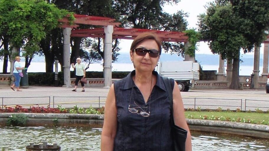 120763075 6f44487c 397b 48cf 85f3 ac4eb4f18bde